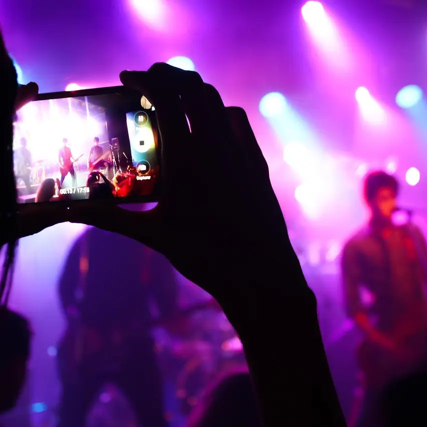 live-music-2219036_853 Image by Gabriel Doti from Pixabay