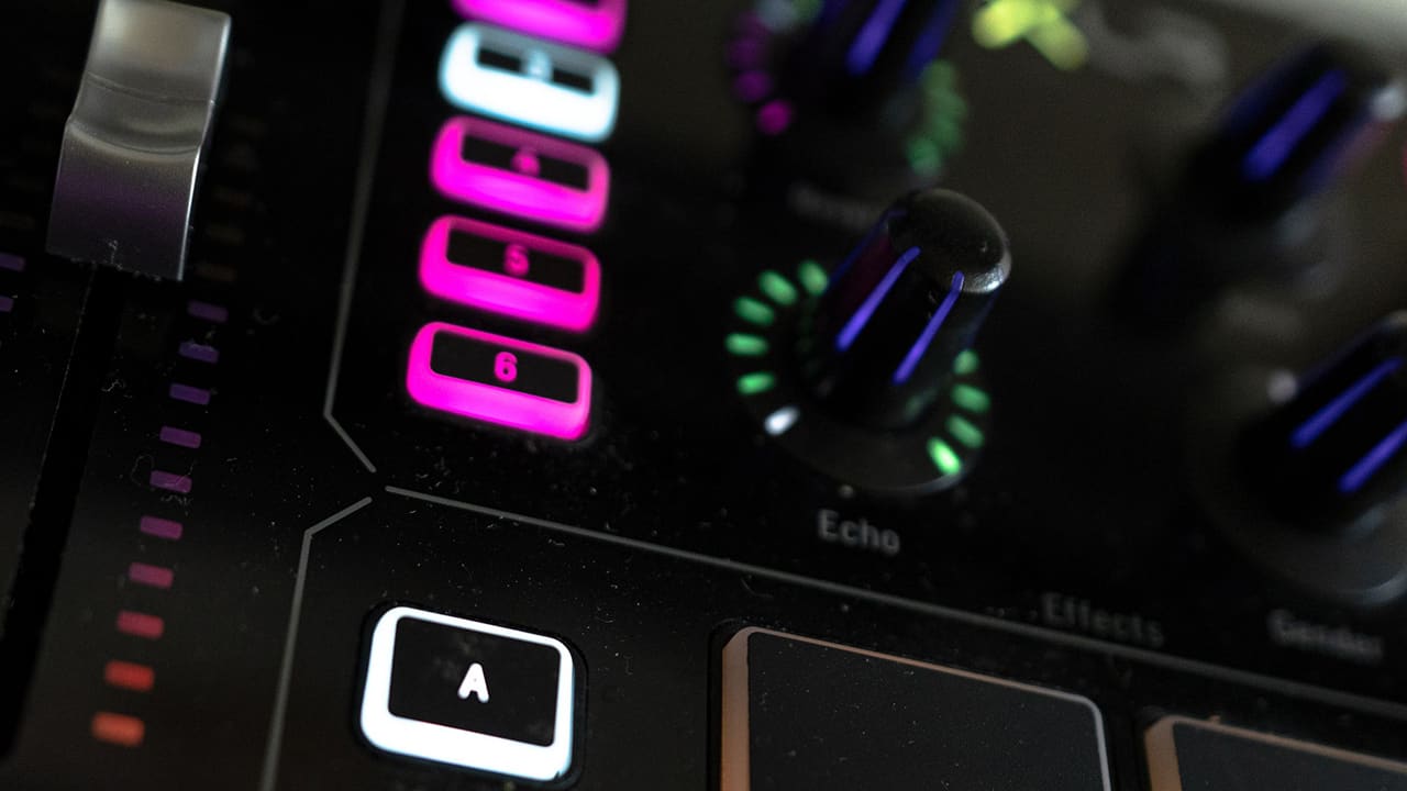 streamer-25